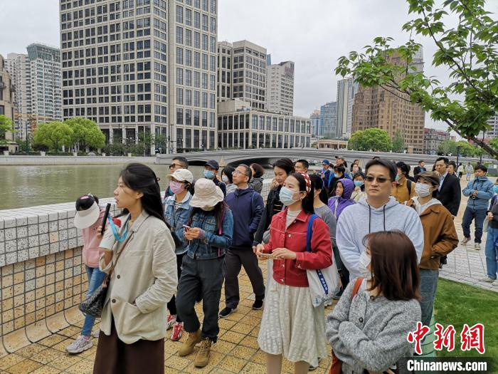 新階層人士走讀黃浦蘇州河沿岸?！》队畋?攝