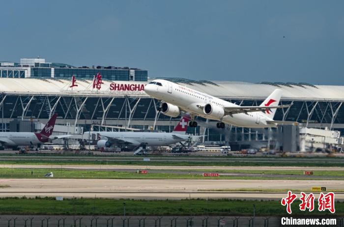 第二架國產(chǎn)C919正式“入列”東航機(jī)隊將與首架機(jī)搭檔執(zhí)飛滬蓉快線