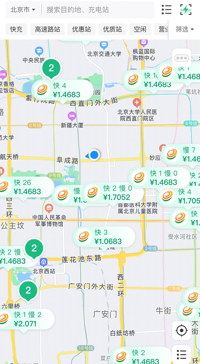 中新財(cái)經(jīng)查詢(xún)相關(guān)充電APP發(fā)現(xiàn)，電價(jià)平峰時(shí)段，快充樁的價(jià)格普遍在1.4元度左右。