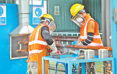 中企承建的馬東鐵項目創(chuàng)造就業(yè)機(jī)會超過1.8萬個，合作的當(dāng)?shù)仄髽I(yè)超過1900家——為促進(jìn)馬來西亞東西海岸互聯(lián)互通貢獻(xiàn)力量（共建“一帶一路”第一現(xiàn)場）