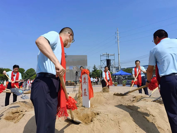 作為今年荷花節(jié)“開(kāi)場(chǎng)秀”，理士新能源智造園區(qū)項(xiàng)目正式開(kāi)工。人民網(wǎng) 馬曉波攝