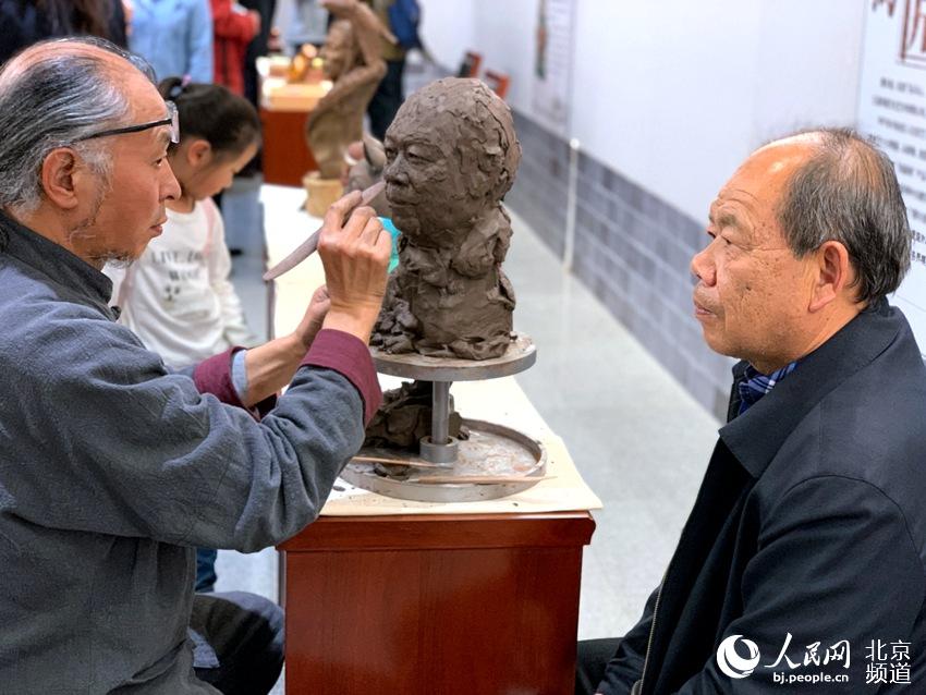 “魅力非遺，情系京西”北京地區(qū)非遺表演創(chuàng)作展開(kāi)幕。人民網(wǎng) 孟竹 攝