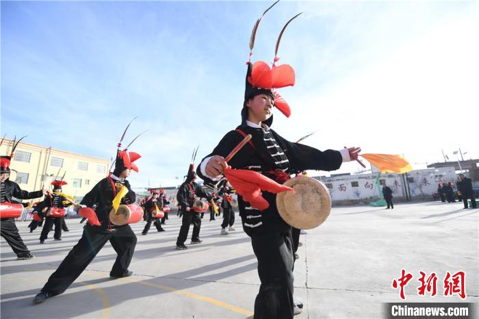 甘肅武威：千年鼓舞進(jìn)校園“非遺”文化浸潤(rùn)少年心