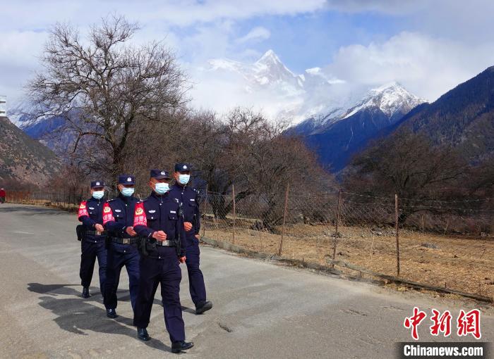 西藏林芝戍邊民警：為“你”翻山越嶺，卻無心看風景