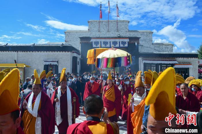 8月8日，全國政協(xié)常委、中國佛教協(xié)會(huì)副會(huì)長、中國佛協(xié)西藏分會(huì)會(huì)長班禪額爾德尼·確吉杰布從拉薩回到駐錫地扎什倫布寺。 <a target='_blank' ><p  align=