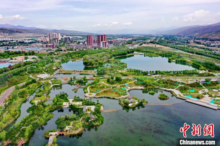 西北城市西寧立生態(tài)文明高地新典范：“一城山水、百園千姿”