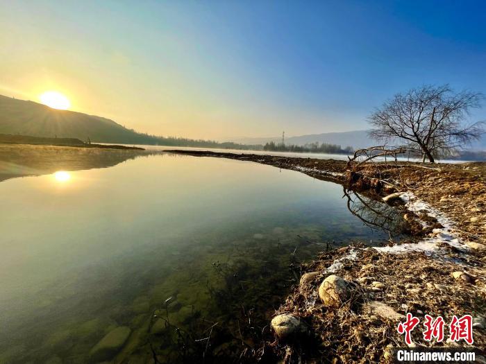 圖為青海省化隆縣黃河濕地景色?！±钣穹?攝