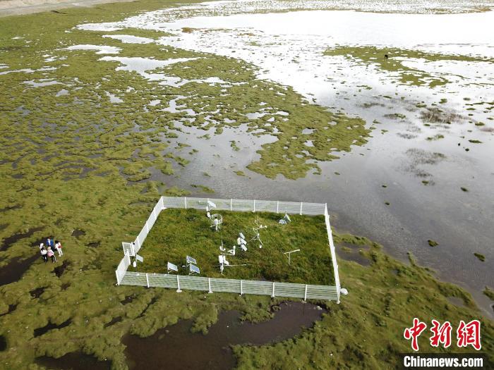 圖為玉樹隆寶高寒濕地生態(tài)氣象試驗站?！∏嗪Ｊ庀缶?供圖