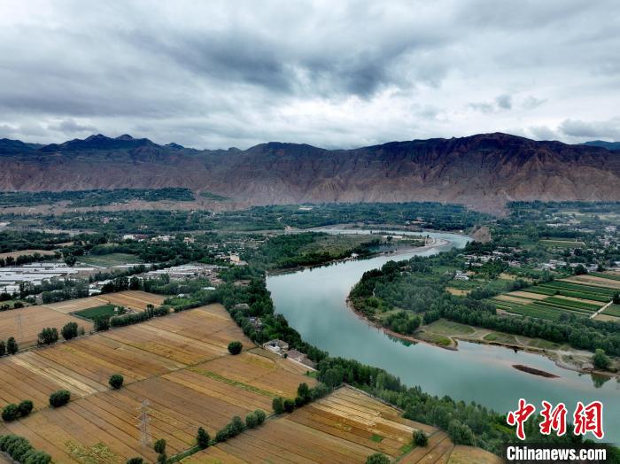 圖為黃河岸畔景色。(資料圖) 李玉峰 攝