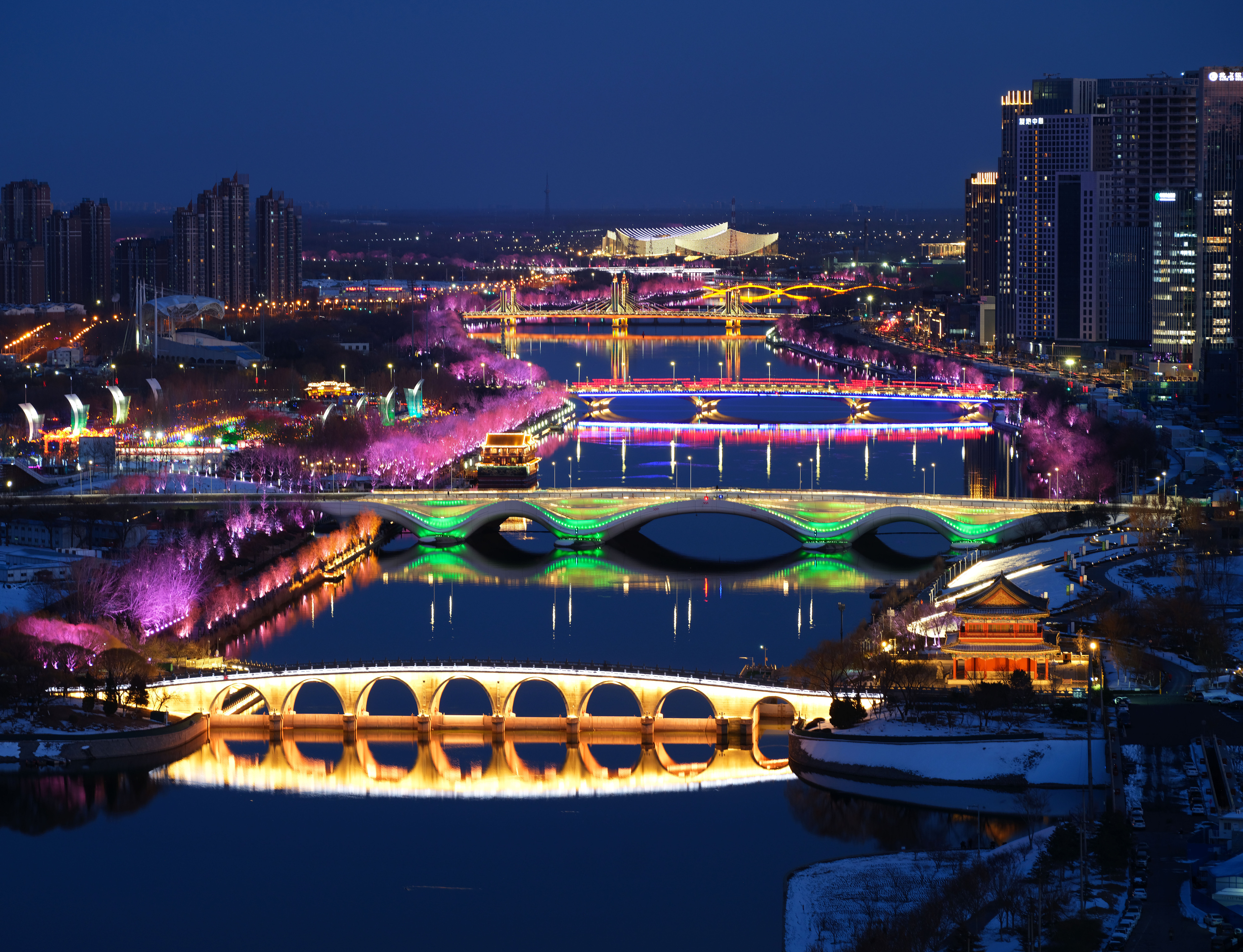 2024年2月22日，京杭大運河北京通州段夜景。