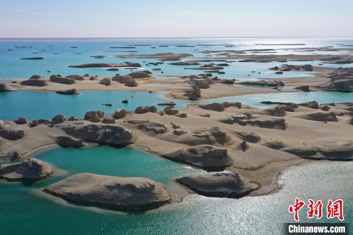 航拍青海大柴旦烏素特水上雅丹奇特景觀?！●R銘言 攝