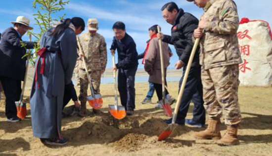 保護(hù)黃河干支流域生態(tài)，軍地共建“雙擁林”防護(hù)帶。四川省退役軍人事務(wù)廳供圖