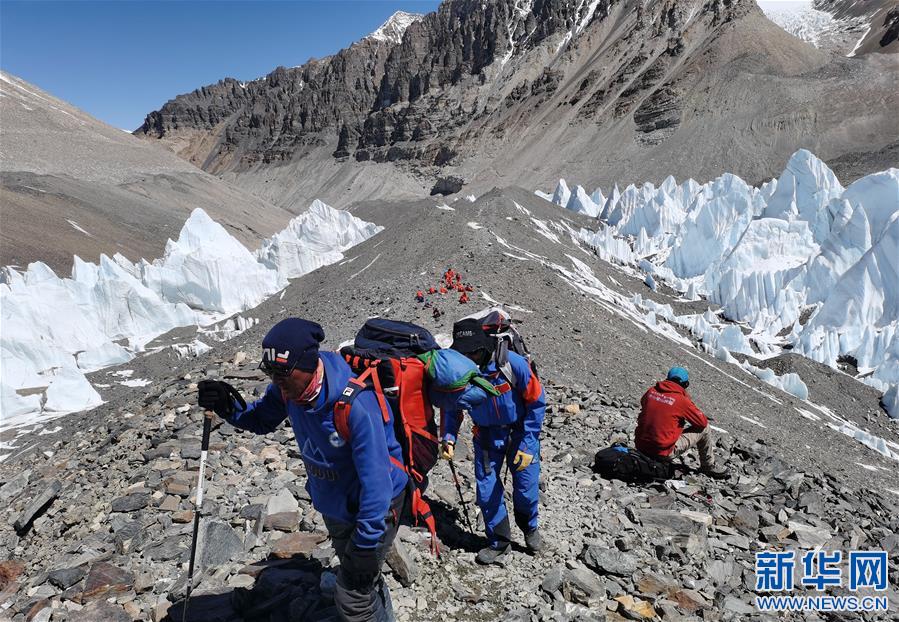 （2020珠峰高程測(cè)量）（2）2020珠峰高程測(cè)量登山隊(duì)抵達(dá)海拔6500米的前進(jìn)營地