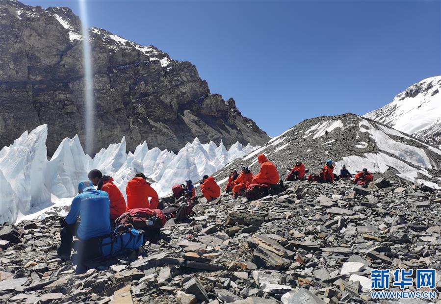 （2020珠峰高程測(cè)量）（4）2020珠峰高程測(cè)量登山隊(duì)抵達(dá)海拔6500米的前進(jìn)營地