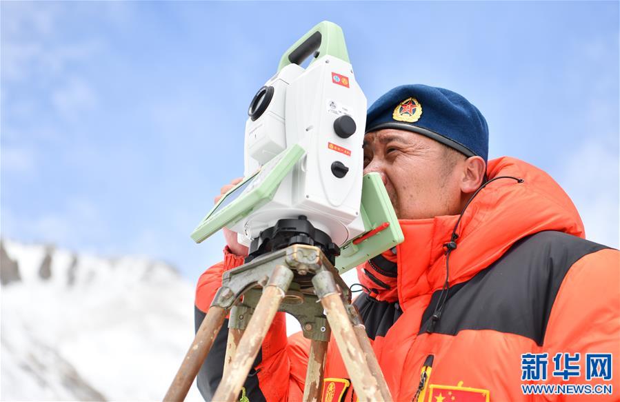 （2020珠峰高程測量）（5）自然資源部第一大地測量隊(duì)對珠峰峰頂進(jìn)行交會觀測