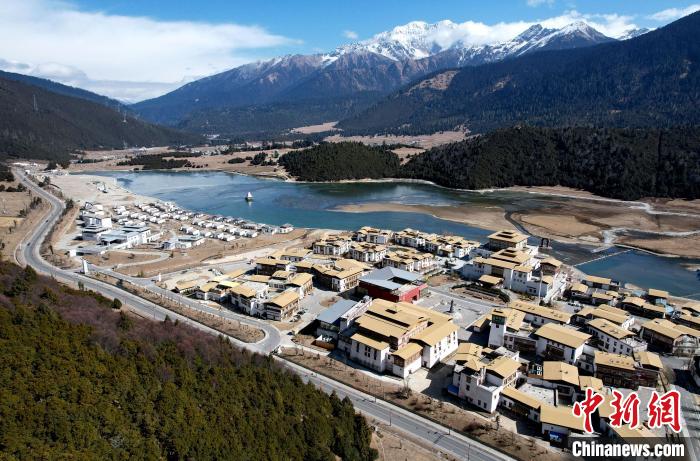 2月17日，西藏林芝魯朗小鎮(zhèn)。(無人機照片) 李林 攝