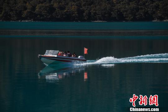 西藏5A級(jí)景區(qū)巴松措讓民眾吃上“生態(tài)旅游飯”